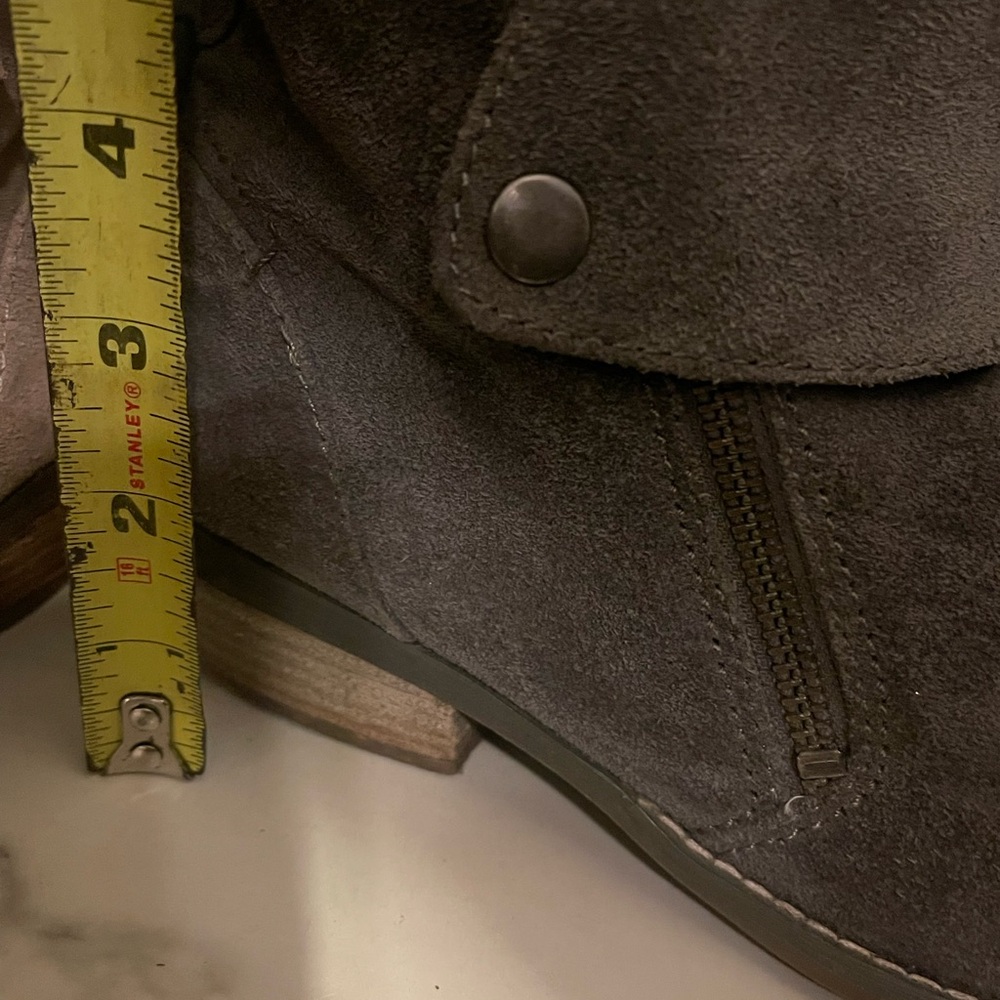 2 pair Nine West SZ6M Cowgirl Western Gray/ Taupe Suede Zip Ankle Boots READ - Picture 7 of 16
